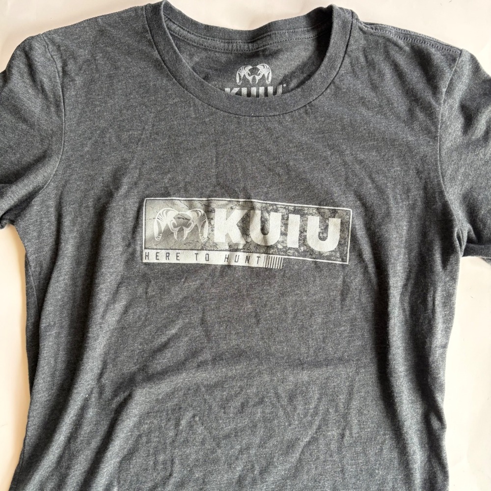 KUIU Here To Hunt Graphic T-Shirt Charcoal Heather Gray Womens SM Short Sleeve
